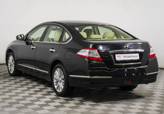 Подержанный автомобиль Nissan Teana 2011 года (7 фото)