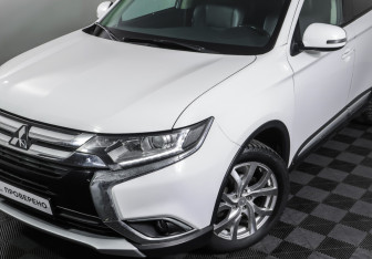 Подержанный автомобиль Mitsubishi Outlander 2015 года (24 фото)