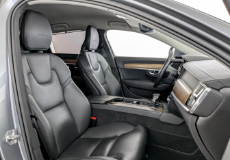 Подержанный автомобиль Volvo S90 2019 года (25 фото)