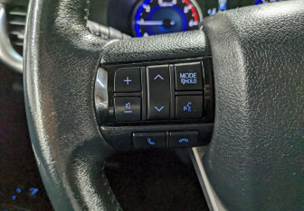 Подержанный автомобиль Toyota Hilux 2015 года (27 фото)