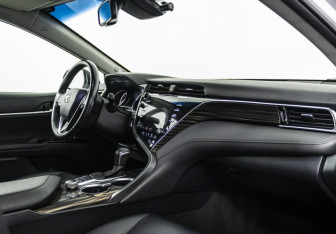 Подержанный автомобиль Toyota Camry Sedan 2020 года (9 фото)