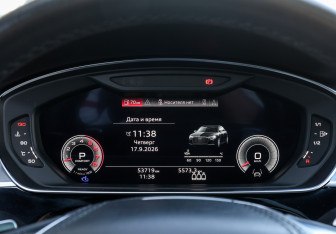Подержанный автомобиль Audi A8 2022 года (14 фото)