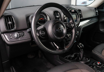 Подержанный автомобиль MINI Countryman 2018 года (12 фото)