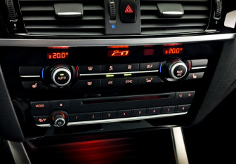 Подержанный автомобиль BMW X4 2017 года (27 фото)