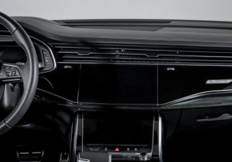 Подержанный автомобиль Audi Q8 2024 года (13 фото)