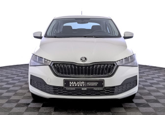 Подержанный автомобиль Skoda Rapid Liftback 2021 года (2 фото)