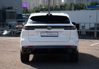 Подержанный автомобиль Changan UNI-K 2023 года (6 фото)