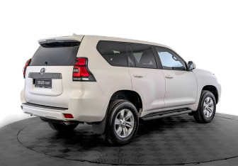 Подержанный автомобиль Toyota Land Cruiser Prado 2021 года (5 фото)