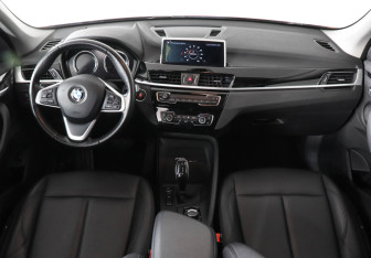 Подержанный автомобиль BMW X1 2020 года (10 фото)