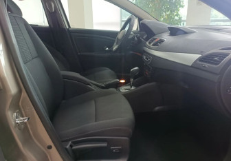 Подержанный автомобиль Renault Fluence 2010 года (16 фото)