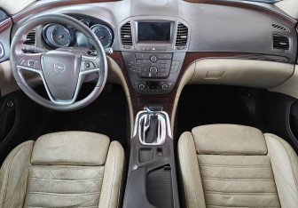 Подержанный автомобиль Opel Insignia Wagon 2011 года (9 фото)
