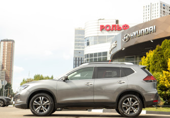 Подержанный автомобиль Nissan X-Trail 2021 года (6 фото)