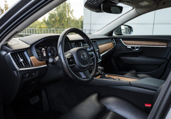 Подержанный автомобиль Volvo S90 2020 года (10 фото)
