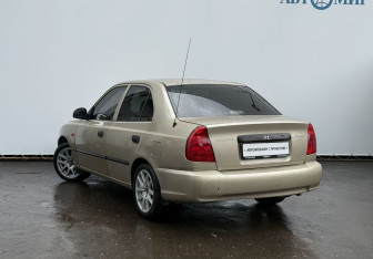 Подержанный автомобиль Hyundai Accent Sedan 2004 года (7 фото)