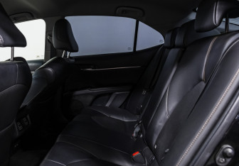 Подержанный автомобиль Toyota Camry Sedan 2019 года (13 фото)