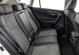 Новый Toyota RAV4 2025 (12 фото)