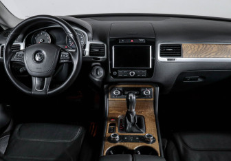 Подержанный автомобиль Volkswagen Touareg 2013 года (12 фото)