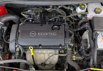 Подержанный автомобиль Opel Astra Hatchback 2012 года (9 фото)