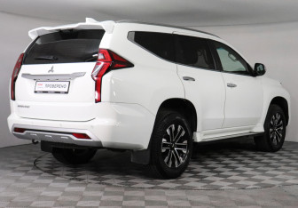 Подержанный автомобиль Mitsubishi Montero Sport 2022 года (5 фото)