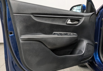 Подержанный автомобиль Kia Rio Hatchback 2021 года (19 фото)