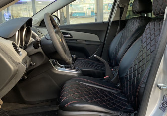 Подержанный автомобиль Chevrolet Cruze Sedan 2013 года (13 фото)