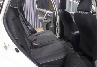 Подержанный автомобиль Toyota RAV4 2018 года (12 фото)