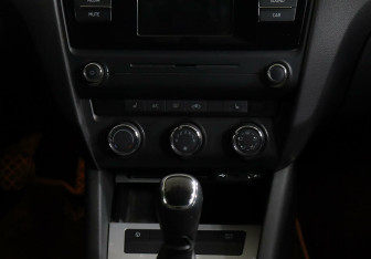 Подержанный автомобиль Skoda Octavia Liftback 2015 года (13 фото)