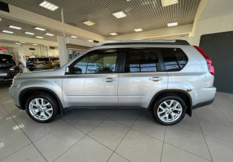 Подержанный автомобиль Nissan X-Trail 2008 года (7 фото)