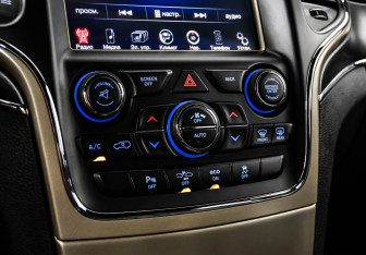 Подержанный автомобиль Jeep Grand Cherokee 2013 года (21 фото)