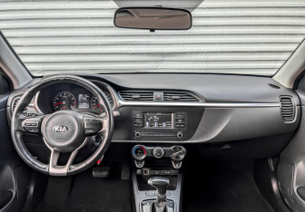 Подержанный автомобиль Kia Rio Hatchback 2021 года (14 фото)
