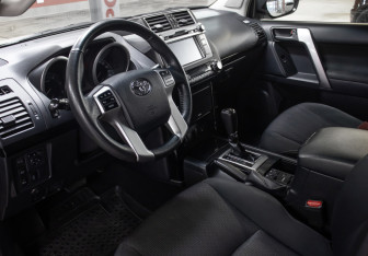 Подержанный автомобиль Toyota Land Cruiser Prado 2017 года (16 фото)