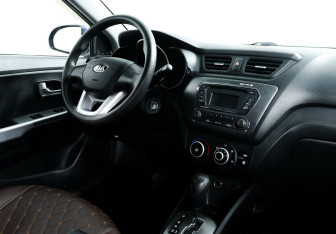 Подержанный автомобиль Kia Rio Hatchback 2013 года (8 фото)