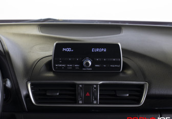 Подержанный автомобиль Mazda 3 Hatchback 2013 года (15 фото)