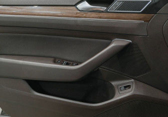 Подержанный автомобиль Volkswagen Passat Sedan 2015 года (15 фото)