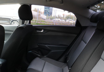 Подержанный автомобиль Hyundai Solaris Sedan 2021 года (10 фото)