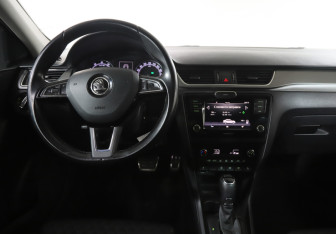 Подержанный автомобиль Skoda Rapid Liftback 2018 года (20 фото)