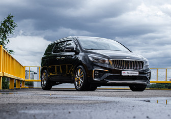 Подержанный автомобиль Kia Carnival 2019 года (3 фото)