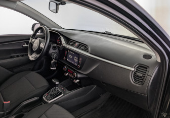 Подержанный автомобиль Kia Rio Hatchback 2022 года (13 фото)
