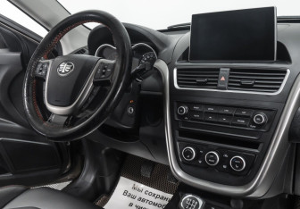 Подержанный автомобиль FAW Besturn X80 2019 года (8 фото)