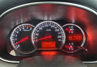 Подержанный автомобиль Nissan Teana 2010 года (13 фото)