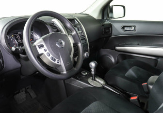 Подержанный автомобиль Nissan X-Trail 2014 года (11 фото)