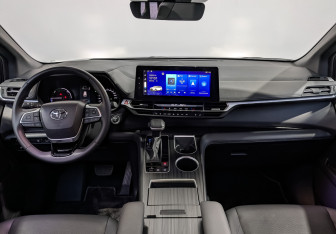 Подержанный автомобиль Toyota Sienna 2025 года (14 фото)