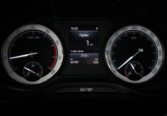 Подержанный автомобиль Skoda Karoq 2021 года (12 фото)