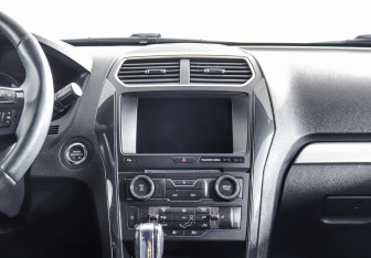 Подержанный автомобиль Ford Explorer 2016 года (9 фото)