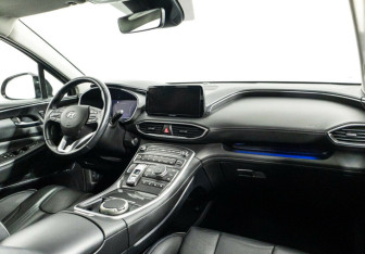 Подержанный автомобиль Hyundai Santa Fe 2022 года (5 фото)