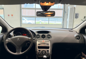 Подержанный автомобиль Peugeot 408 2013 года (11 фото)