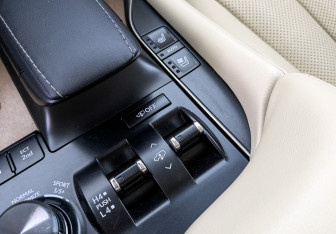 Подержанный автомобиль Lexus LX 2020 года (27 фото)