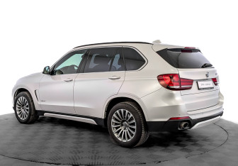 Подержанный автомобиль BMW X5 2014 года (7 фото)