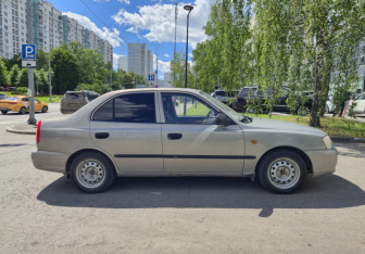 Подержанный автомобиль Hyundai Accent Sedan 2010 года (4 фото)