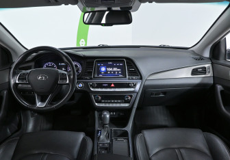 Подержанный автомобиль Hyundai Sonata 2019 года (8 фото)